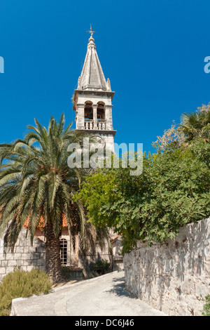 L'église Sainte Marie à Splitska village sur l'île de Brač, Croatie Banque D'Images