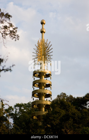 Haut de Temple Kofuku-ji pagode à cinq étages, au-dessus des arbres à Nara, Japon Banque D'Images