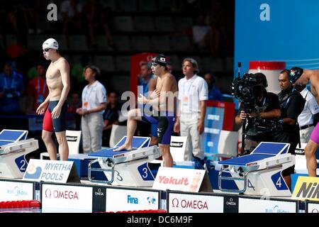 (R-L) Akihiro Yamaguchi (JPN), Nicolas Fink (USA), le 28 juillet 2013 - Natation : Championnats du Monde de Natation FINA le 100 m brasse chauffe au Palau Sant Jordi arena à Barcelone, Espagne. (Photo par D. Nakashima/AFLO) Banque D'Images