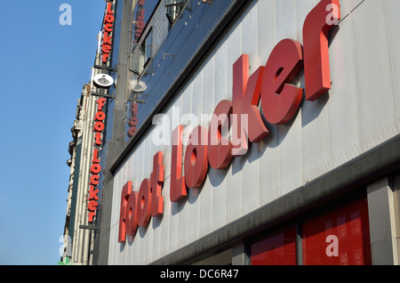 Magasin de chaussures Foot Locker d'Oxford Street, Londres, Royaume-Uni. Banque D'Images