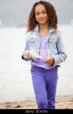 Girl (8-9) on Sea Cliff Banque D'Images