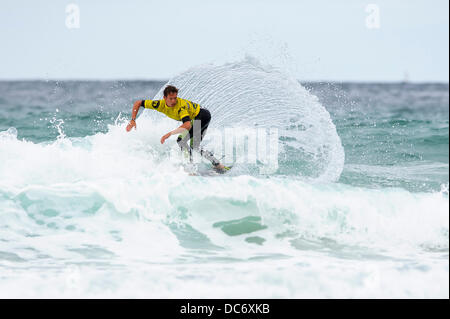 Newquay, Royaume-Uni. 10 août, 2013. h3 en action lors de la ronde 4 de la mens Open surf sur le quatrième jour de Boardmasters Festival sur la plage de Fistral. C'est un Surf Boardmasters annuel, BMX, skateboard et Music Festival organisé sur 5 jours sur deux sites à Newquay, Cornwall. C'est l'une des principales sociétés de compétitions de surf. Credit : Action Plus Sport/Alamy Live News Banque D'Images