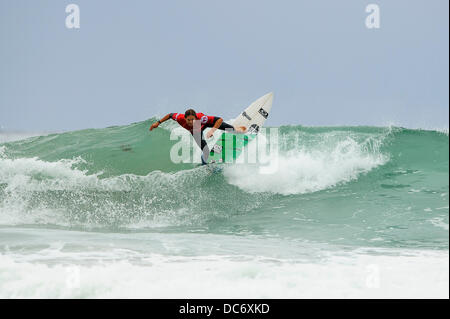 Newquay, Royaume-Uni. 10 août, 2013. h8 en action lors de la ronde 4 de la mens Open surf sur le quatrième jour de Boardmasters Festival sur la plage de Fistral. C'est un Surf Boardmasters annuel, BMX, skateboard et Music Festival organisé sur 5 jours sur deux sites à Newquay, Cornwall. C'est l'une des principales sociétés de compétitions de surf. Credit : Action Plus Sport/Alamy Live News Banque D'Images