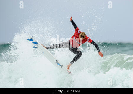 Newquay, Royaume-Uni. 10 août, 2013. Angus de Scotney Newquay en action pendant la demi finale du surf Pro Junior sur le quatrième jour de Boardmasters Festival sur la plage de Fistral. C'est un Surf Boardmasters annuel, BMX, skateboard et Music Festival organisé sur 5 jours sur deux sites à Newquay, Cornwall. C'est l'une des principales sociétés de compétitions de surf. Credit : Action Plus Sport/Alamy Live News Banque D'Images