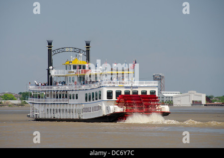 La Louisiane, La Nouvelle-Orléans. Mississippi River, traditionnelle de visites en bateau à vapeur à aubes,'Creole Queen' Banque D'Images