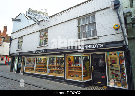 Kennedys Boutique Chaussures bien Street Canterbury Kent UK Banque D'Images