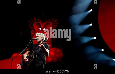 Francfort-sur-Main, Allemagne. 09Th Aug 2013. La chanteuse britannique Roger Waters, membre fondateur de Pink Floyd, effectue pendant sa tournée "Le Mur" à la Commerzbank Arena de Francfort-sur-Main, Allemagne, 09 août 2013. Il s'acquitte des eaux des chansons de l'album légendaire au cours de sa tournée. Photo : DANIEL REINHARDT/dpa/Alamy Live News Banque D'Images