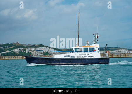Pilote Bateau de patrouille de Douvres Port Dover Marina Kent UK Banque D'Images