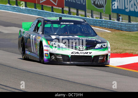 Watkins Glen, NY, USA. 10 août, 2013. Watkins Glen, NY - Aug 10, 2013 : Denny Hamlin (11) va commencer pour le 20ème Cheez-It 355 au Glen course sur le Watkins Glen International, à Watkins Glen, NEW YORK. Credit : csm/Alamy Live News Banque D'Images