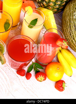 Les jus de fruits à partir de la fraise, la framboise et la banane, vue du dessus Banque D'Images