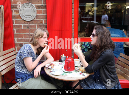 Le thé à la crème de café, la reine des tartes vache Lane, Dublin Banque D'Images