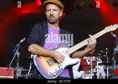 Worms, Allemagne. 10 août 2013. Shantel est représenté sur scène. Shantel et son Bucovina Club Orkestar exécuté leurs musiques des Balkans au jazz & Joy 2013 Festival. Crédit : Michael Debets/Alamy Live News Banque D'Images