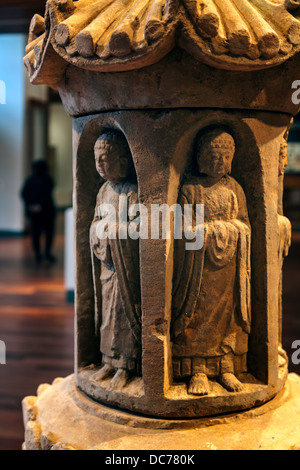 Le Stûpa Tower (11ème-12ème siècle), une sculpture en grès chinois. Banque D'Images