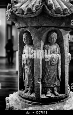 Le Stûpa Tower (11ème-12ème siècle), une sculpture en grès chinois. Banque D'Images