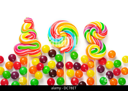 Bonbons colorés isolé sur fond blanc. Banque D'Images