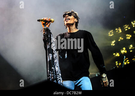 Toronto, Ontario, Canada. 10 août, 2013. Le rappeur américain WIZ KHALIFA effectuée sur la scène à l'Amphithéâtre Molson Canadian à Toronto au cours de "sous l'influence de la musique". Crédit : Igor/Vidyashev ZUMAPRESS.com/Alamy Live News Banque D'Images