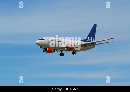 , SAS Scandinavian Airlines, Boeing 737-700, en approche finale à l'aéroport de Copenhague, CPH, Danemark Banque D'Images