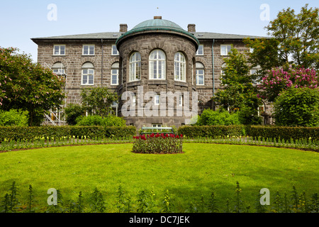 Alpingi jardin et bâtiment du parlement de l'Islande, Reykjavik, Islande Banque D'Images