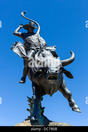 Chris Navarro's sculpture de la fin professional bull rider Lane Frost, Frontier Days Park, Cheyenne, Wyoming, USA Banque D'Images