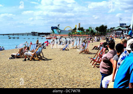 Bord de mer animé en été à Southend on Sea Essex Banque D'Images