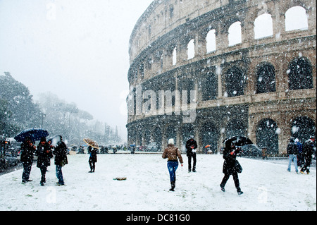 Le colisée couvertes de neige, Rome, Italie Banque D'Images