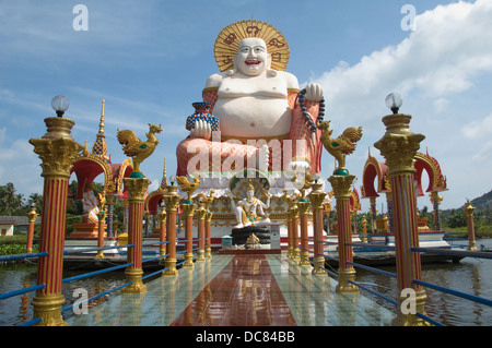 Rire heureux à Big Buddha temple Wat Plai Laem Ko Samui Banque D'Images