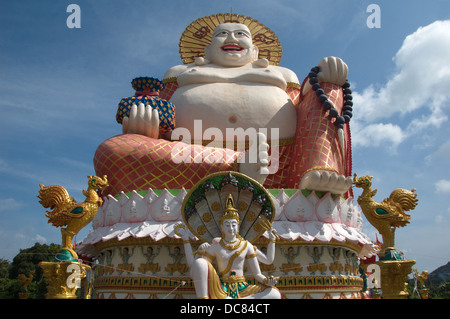 Rire heureux à Big Buddha temple Wat Plai Laem Ko Samui Banque D'Images