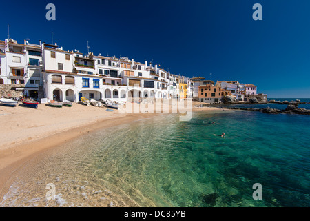 Vue sur mer, village de Calella de Palafrugell, Costa Brava, Catalogne, Espagne Banque D'Images