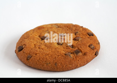 New Maryland Gooeys cookie croustillant chocolat remplis d'une gâterie gluant center isolé sur fond blanc Banque D'Images