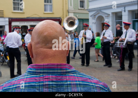 L'Adamant New Orleans Brass Band de jazz jouant sur la rue lors du Festival de Jazz 2013 Brecon Banque D'Images