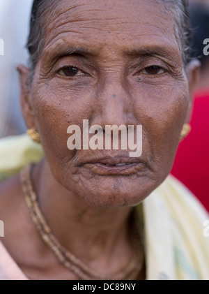 Portrait de pèlerin qui s'était rendu dans le Gange Varanasi ( ) pour Kumbh Mela en mars 2013. Banque D'Images