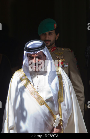 Royaume-uni, Londres : Hamad bin Isa Al Khalifa, Roi de Bahreïn, feuilles 10 Downing Street, Londres, 6 août 2013. Banque D'Images
