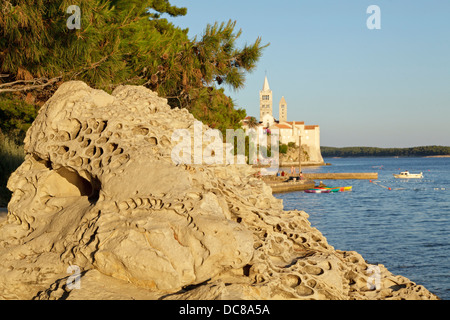 Grès délavée, tours de cathédrale et église Saint-andrew, Rab Ville, l''île de Rab, golfe de Kvarner, Croatie Banque D'Images