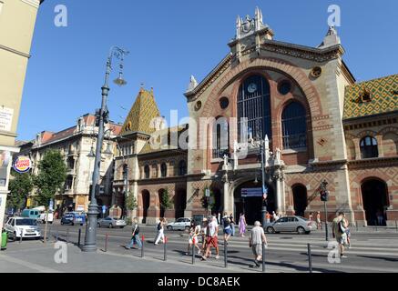 Vue sur la Grande Halle (Nagy Vasarcsarnok) à Budapest, Hongrie, 05 août 2013. Photo : Jens Kalaene Banque D'Images