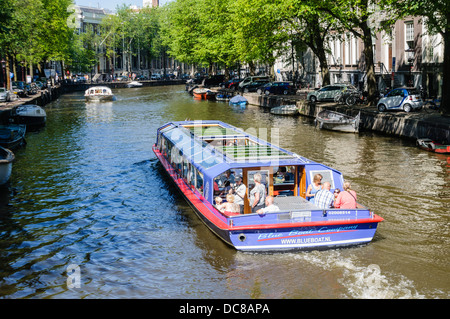 Péniche à Amsterdam en tenant les touristes Banque D'Images