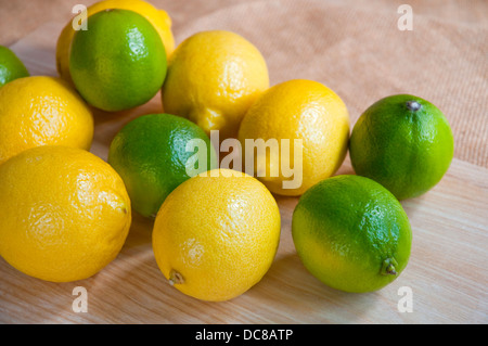 Citrons et limes. La vie encore. Banque D'Images