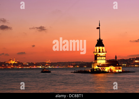 La tour de l'est dans le coucher du soleil, Istanbul, Turquie Banque D'Images