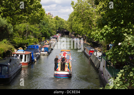 Regent's Canal vu de Warwick Avenue, Londres Banque D'Images