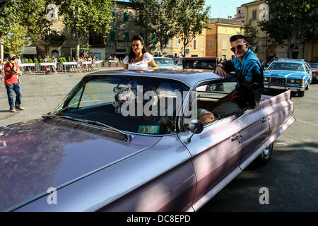 Senigallia, Italie. 10 août, 2013. Jamboree d'été 6e jour [International Festival 60's revival Rock & Roll] VIEUX USA parade Voiture à Senigallia, Italie le Aug 10, 2013. Credit : Valerio Agolino/Alamy Live News Banque D'Images