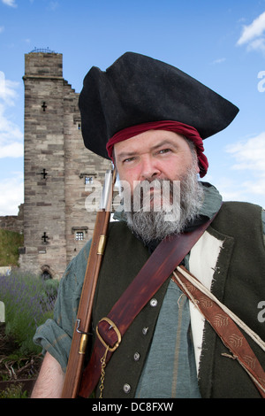 Andy Sargent a la reconstitution médiévale de la Claymore Re-enactment Group · Royaume-uni · Rébellion jacobite à Tutbury Castle, Derbyshire, Royaume-Uni Banque D'Images