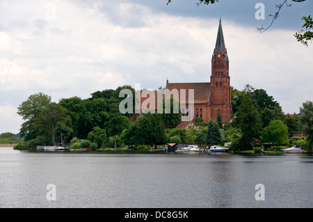 Vue sur une partie du lac Müritz à Saint Marys church dans Düsseldorf, Berlin, Germany Banque D'Images