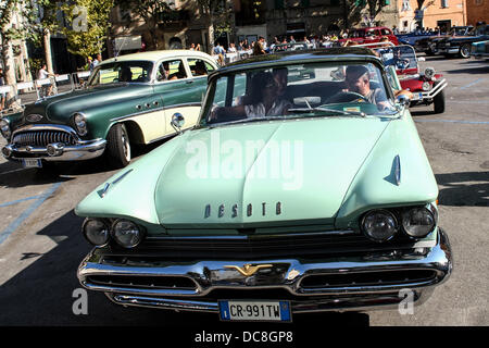 Senigallia, Italie. 10 août, 2013. Jamboree d'été 6e jour [International Festival 60's revival Rock & Roll] VIEUX USA parade Voiture à Senigallia, Italie le Aug 10, 2013. Credit : Valerio Agolino/Alamy Live News Banque D'Images