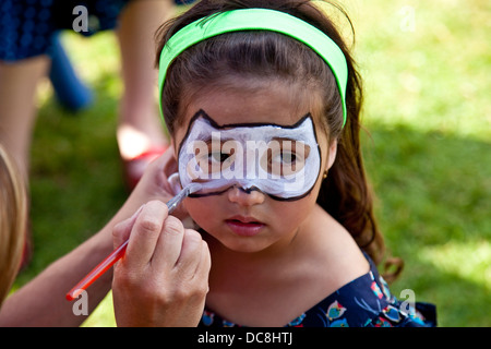 Aire face painting, Fairwarp Fairwarp, Fête du Village, Sussex, Angleterre Banque D'Images