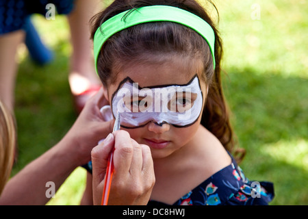 Aire face painting, Fairwarp Fairwarp, Fête du Village, Sussex, Angleterre Banque D'Images