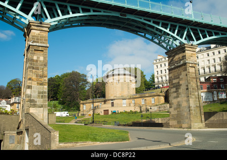 Avis de Rotunda Museum grâce au pont spa Scarborough Uk Banque D'Images