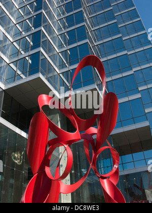 SCULPTURE DE RISQUE (©ALEXANDER LIBERMAN 1983) BANK OF AMERICA PLAZA DALLAS TEXAS USA Banque D'Images