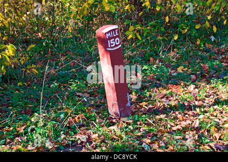 150 Mile post-remorquage gravier chemin menant la serrure 60 le long du Canal Chesapeake Ohio National Historical Park Allegany Comté Maryland Banque D'Images