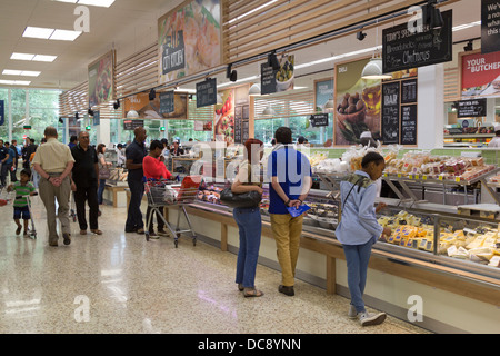 Charcuterie - Tesco hypermarché Extra remanié - Watford - Hertfordshire Banque D'Images