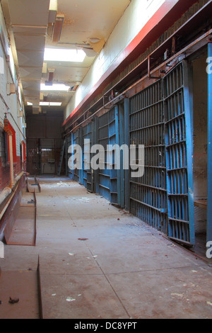 Cell Block couloir de l'ancien ministère des Services correctionnels de Washington DC Charlotte Max. Prison de sécurité situé dans la ville de Cleburne VA Banque D'Images