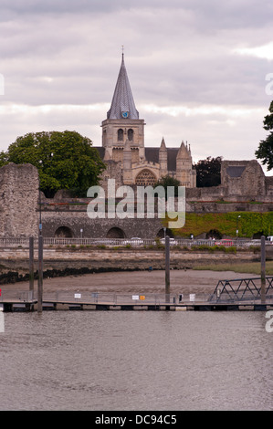 La Cathédrale de Rochester dans la ville de Medway Rochester Kent England UK Banque D'Images